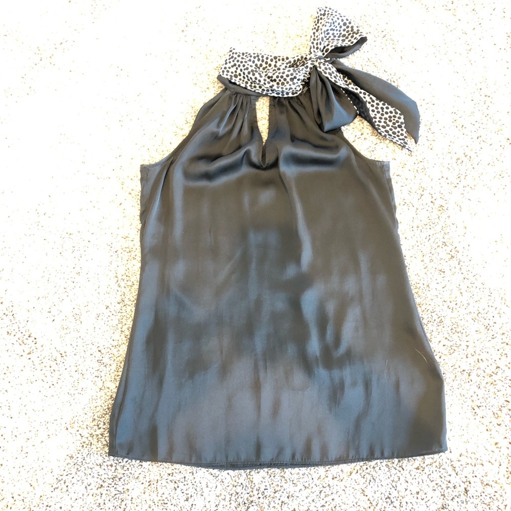 White house black market black sleeveless blouse